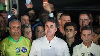Flávio Bolsonaro desconoció la derrota ante Lula y anunció que pedirá la anulación de las elecciones en Brasil