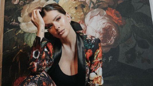 La tierna postal de La China Suárez posteó amamantando a su bebé: Amancio amado