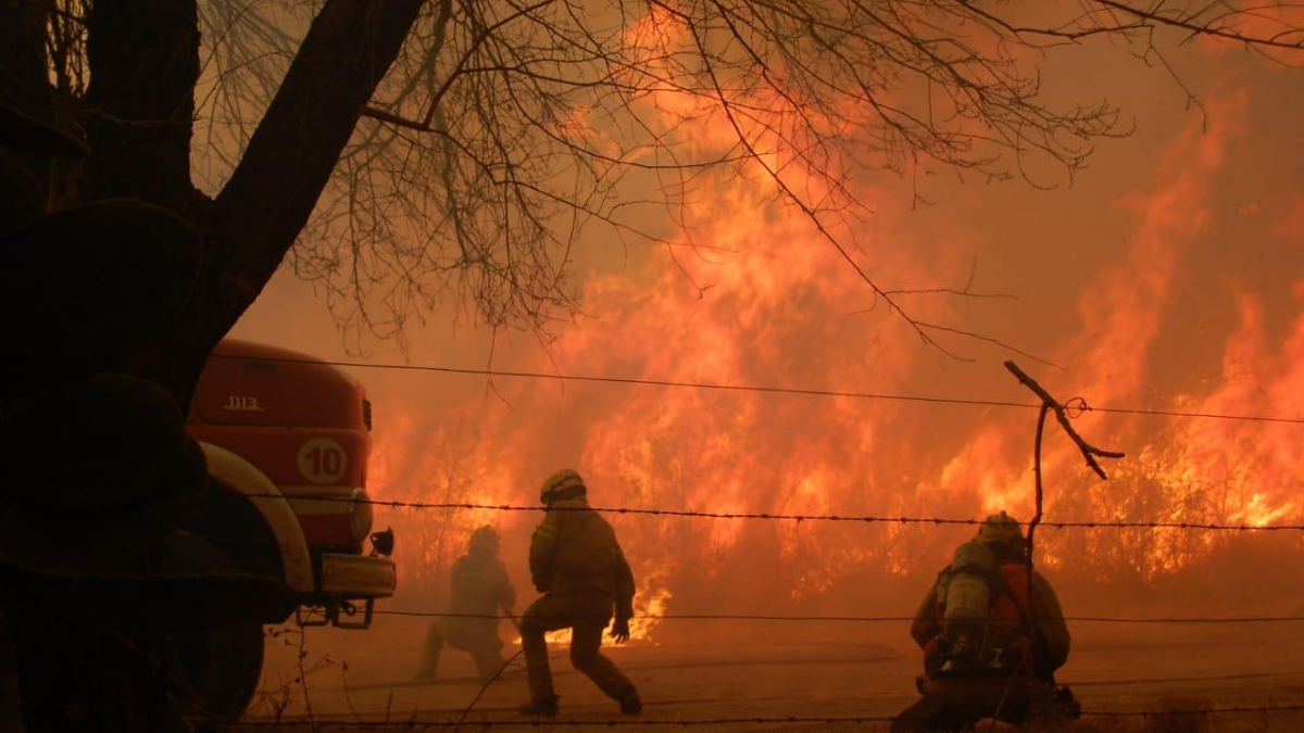 El fuego ya arrasó más de 40 mil hectáreas y los bomberos luchan por contenerlo ¿Qué está pasando en Córdoba?