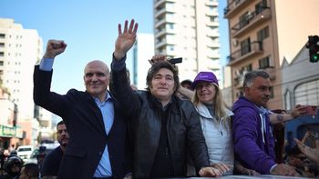 Tensión en la caravana de Javier Milei en Lomas de Zamora: empujones, detenidos y acusaciones al kirchnerismo