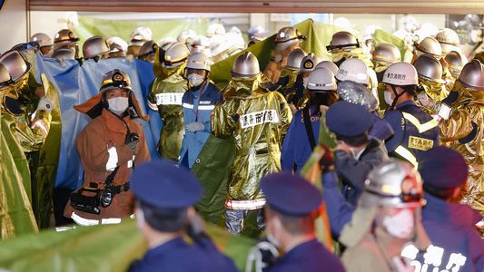 Japón: un hombre disfrazado de Joker apuñaló a varios pasajeros en un tren