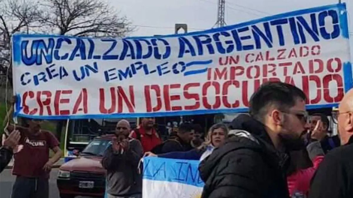Crisis en la industria del calzado: fabricantes regalar&aacute;n 1.000 pares de zapatos en Plaza de Mayo como protesta. (Foto: archivo)