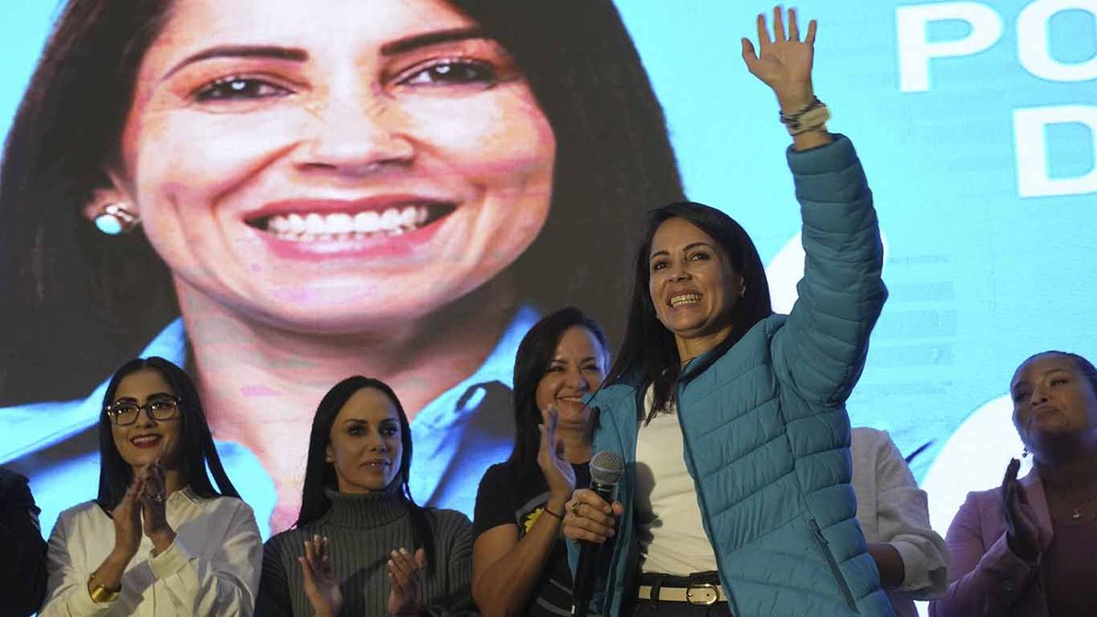 La corre&iacute;sta Luisa Gonz&aacute;lez, de Revoluci&oacute;n Ciudadana (RC), en tanto, sumaba 47,73% de los sufragios y su derrota es irreversible. (Foto: AP)