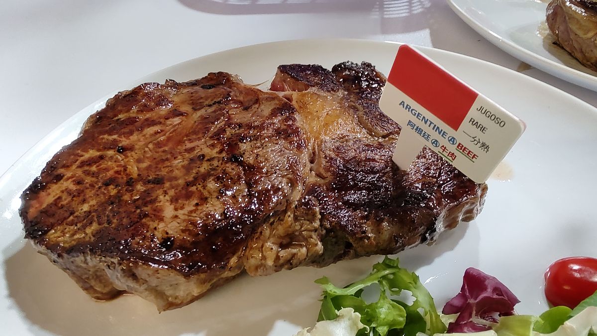 Exportaciones de carne: las empresas alertan por un China sobreabastecido.