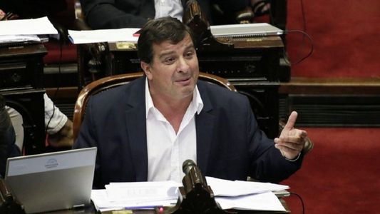 Presupuesto 2023: el particular descargo del diputado que vio un partido de básquet en plena sesión