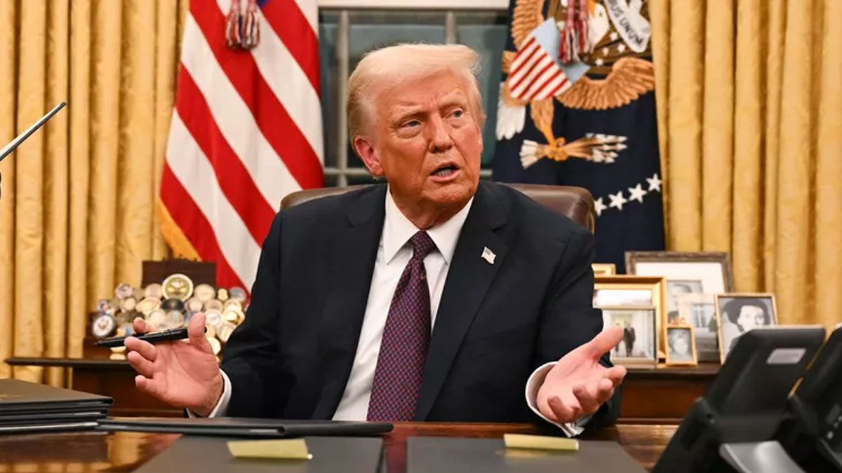 Donald Trump y su primer blooper en el Salón Oval (Foto: gentileza Investopedia).