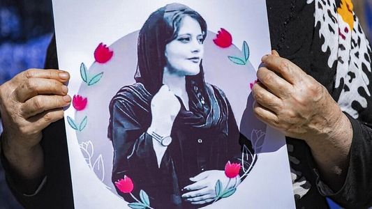 Irán dice que la joven Mahsa Amini  murió por una enfermedad preexistente y no por golpes de la policía