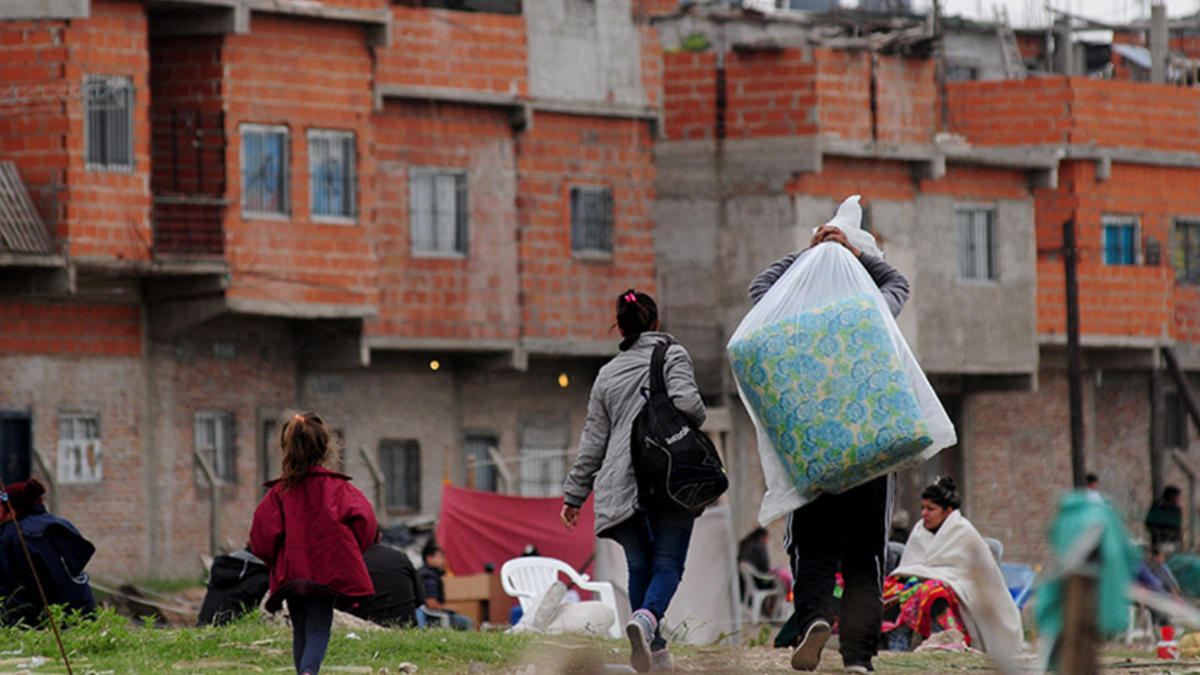 Cerca de tres millones de personas cayeron en la pobreza durante los primeros tres meses de 2024.