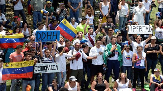 Países instan a Venezuela al cese de la violencia y al respeto por la democracia