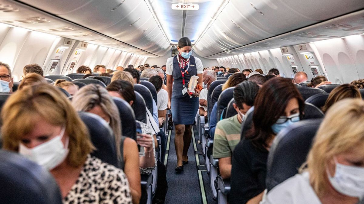 El insólito anuncio de un piloto a los pasajeros antes de despegar su avión: Acabo de dar positivo en Covid-19