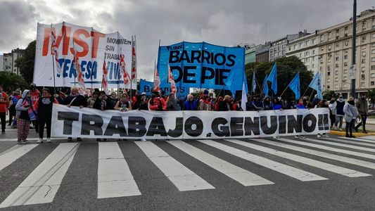 Revelan que se multiplicaron por 11 los argentinos que cobran planes sociales