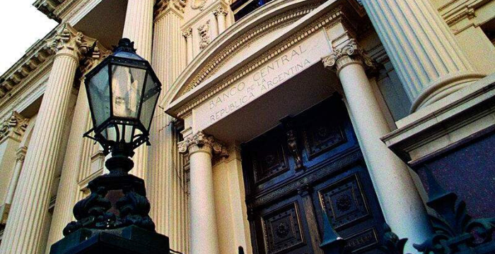 Súper cepo recargado: confirman que los empleados de empresas que obtuvieron el ATP no podrán comprar dólar ahorro