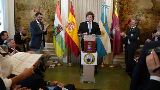 Javier Milei en España: recomendación de hachazo duro y anticipo del dato de la inflación mayorista