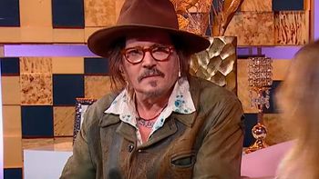 El momento inesperado que vivió Johnny Depp en plena nota con Verónica Lozano