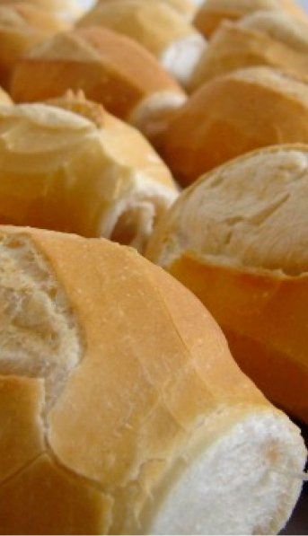 Panaderos advierten que suspendieron la venta de harina por la especulación cambiaria