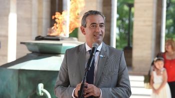 El intendente de Rosario padece una enfermedad en la próstata y deberá realizar un tratamiento
