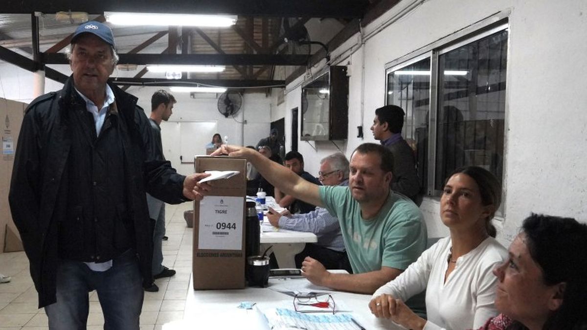 El embajador argentino en Brasil, Daniel Scioli, votó en Dique Luján (Foto: prensa Daniel Scioli). El embajador argentino en Brasil, Daniel Scioli, votó en Dique Luján (Foto: prensa Daniel Scioli).