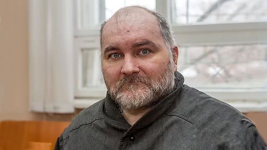 Robo cadáveres de nenas para transformarlas en muñecas: las fotos de la macabra colección