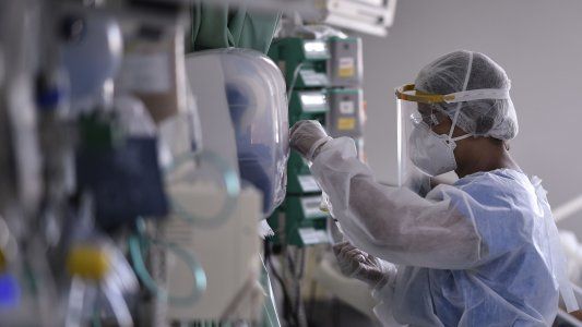 Brasil sumó 1.349 muertes en 24 horas, el pico no llega y hay estados al borde del colapso