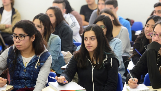 Universidades sin clases presenciales: por qué sigue la virtualidad