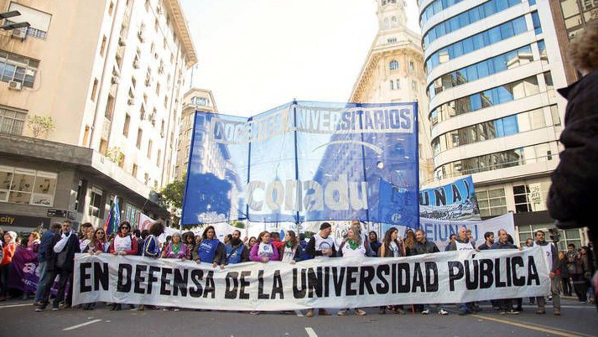 En medio del conflicto con los docentes universitarios, Finocchiaro acusó a una “alianza kirchnero-trotskista” de montar una campaña