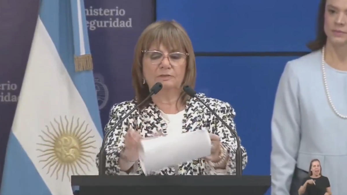 La peculiar manera en que Patricia Bullrich anunció la lista de los barras que no podrán ir al Mundial de Clubes en Estados Unidos