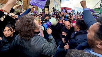 Javier Milei suspendió el acto en Ushuaia tras una protesta convocada en su contra