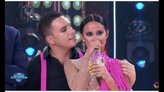 Lourdes Sánchez sufrió una caída en pleno baile y rompió en llanto