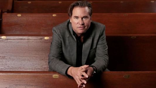 Val Kilmer brilla en Netflix con su mejor película y un elenco repleto de estrellas
