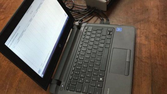 Exclusivo: piden el modelo paraguayo para contar los votos en 2019 (un scanner, un cable y una netbook)