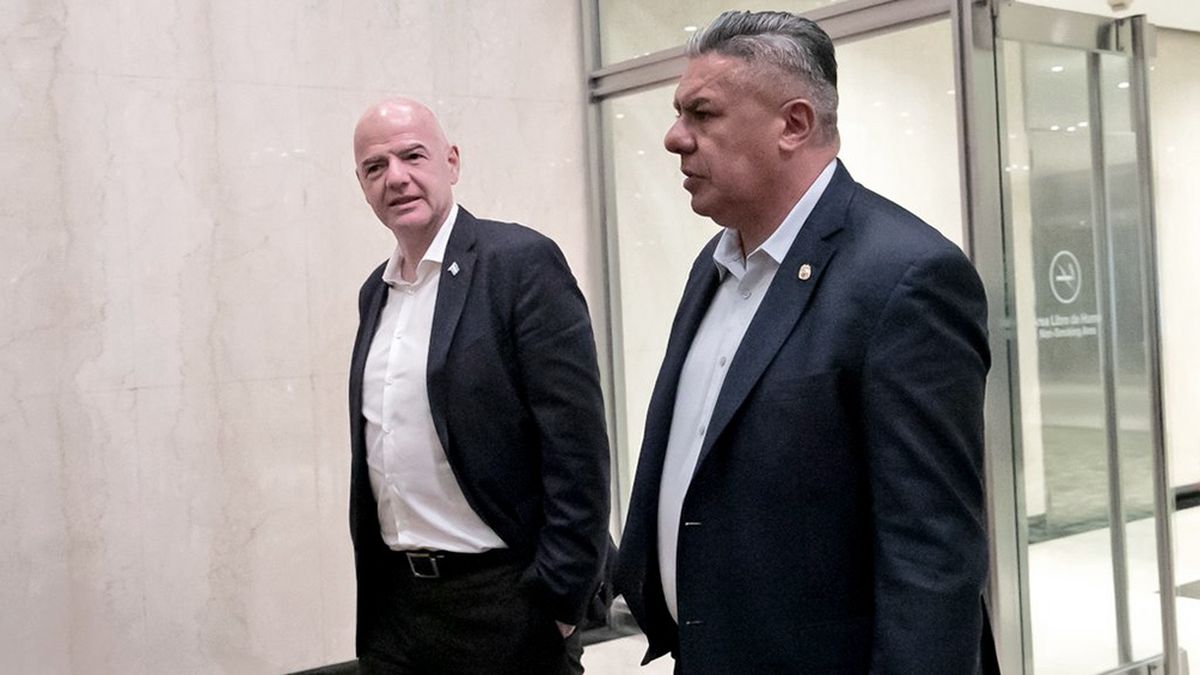 Gianni Infantino junto a Chiqui Tapia.&nbsp;