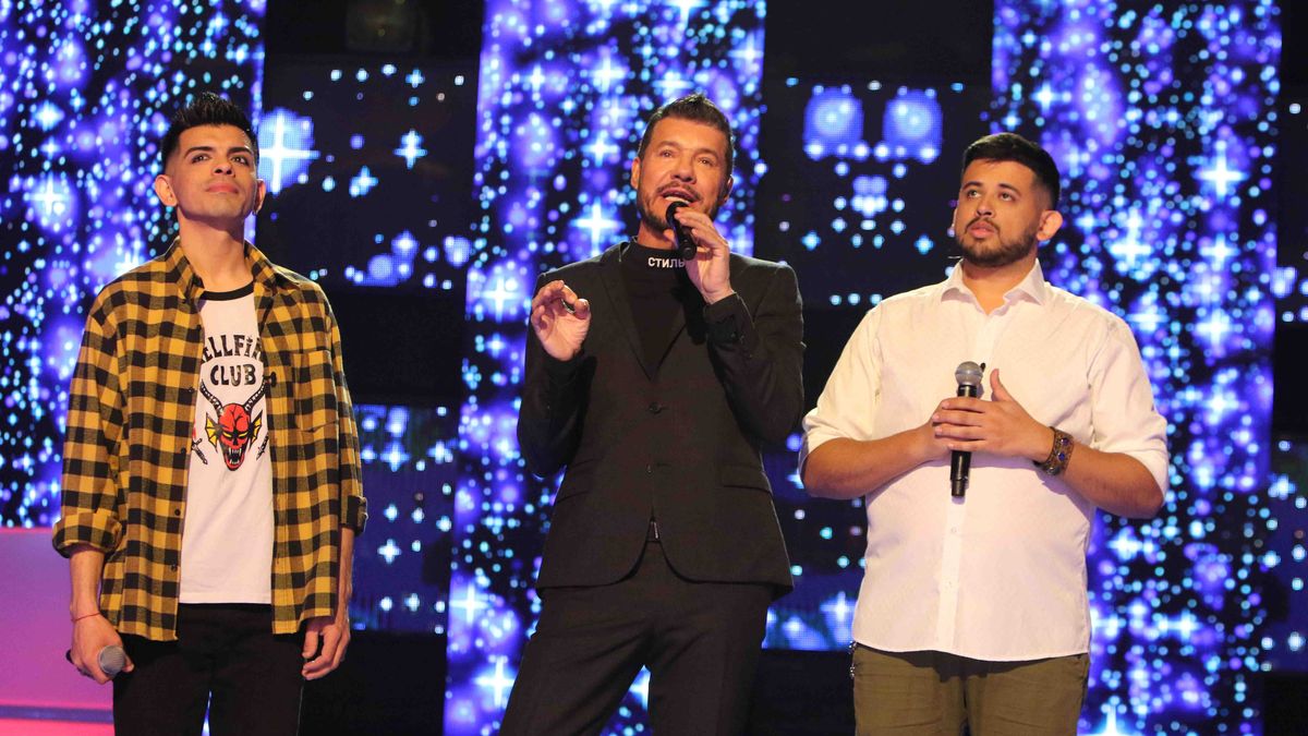 Marcelo Tinelli junto a los primeros participantes del sing off de Canta Conmigo Ahora (El Trece).&nbsp;