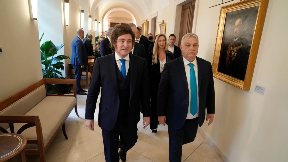 Hungría: Milei junto al primer ministro Viktor Orbán.