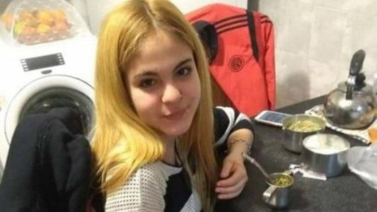 Incidentes por el femicidio de Ludmila: vecinos quemaron gomas y tiraron piedras a la comisaría de Francisco Álvarez