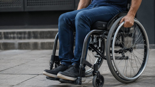 El actor que se mostró en silla de ruedas tras su delicada operación: Me rompí todo