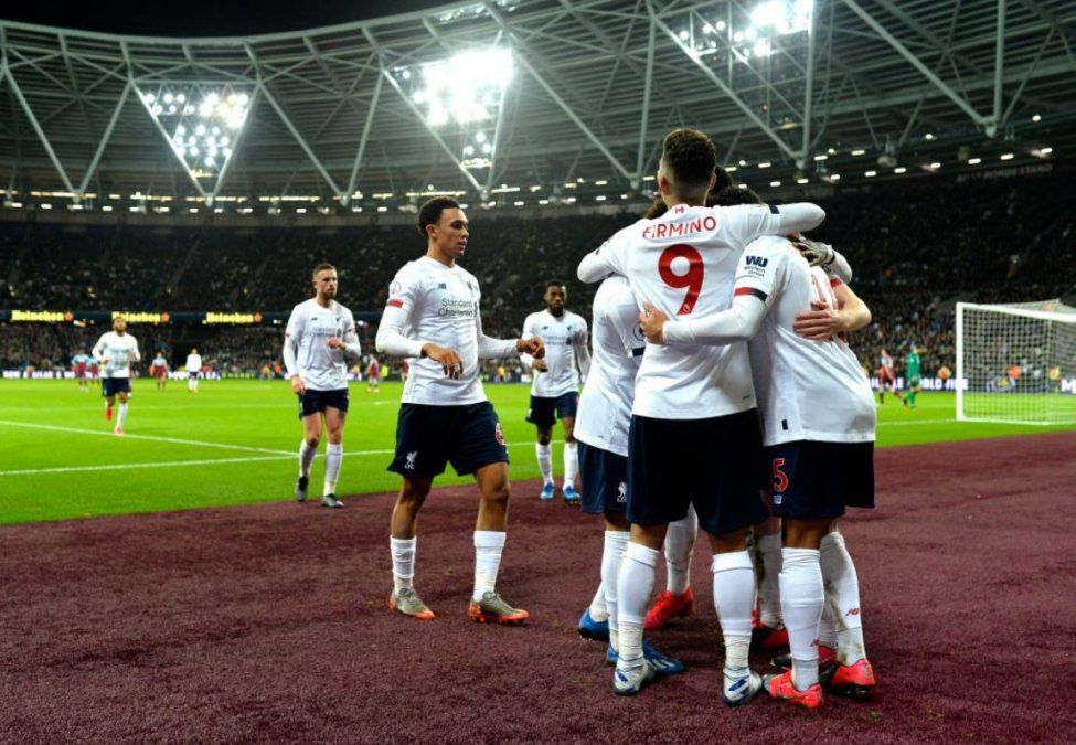 Liverpool se puso al día en la Premier League con un triunfo ante West Ham y ya le sacó 19 puntos a Manchester City