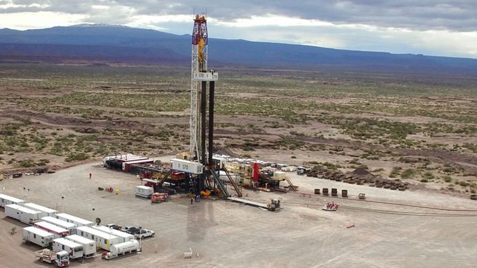 Duro rechazo de gobernadores de provincias petroleras: piden cambios en la Ley Ómnibus y se complica la aprobación de la ley