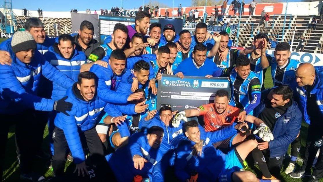 Copa Argentina: Almagro le ganó 2 a 0 a Cipolletti y pasó a octavos en un partido que fue suspendido por incidentes