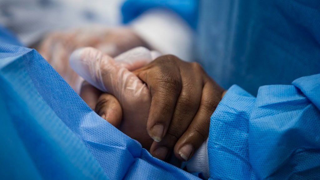 La Ciudad presentó un protocolo del último adiós: se podrá visitar a pacientes críticos por COVID-19