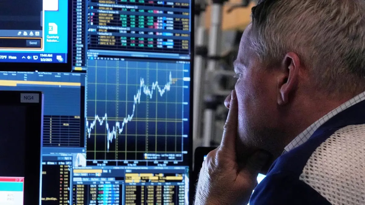 Las acciones argentinas en Wall Street operan en verde luego de que el Gobierno consiguiera los fondos para pagar el pr&oacute;ximo vencimiento de deuda (Foto: AP)