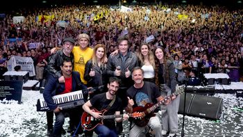 Detrás de escena del show de Javier Milei en el Movistar Arena:  La foto con la Banda Presidencial y los secretos de la producción del show rockero de La libertad Avanza. ¿Por qué Karina no estuvo en el escenario? Foto: LLA 