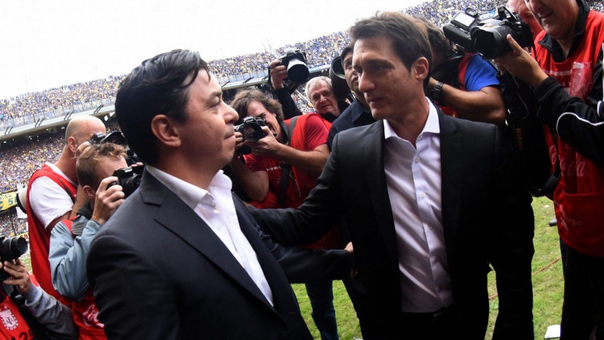 La última de la Conmebol: Gallardo y Barros Schelotto, suspendidos por un partido por salir tarde a la cancha