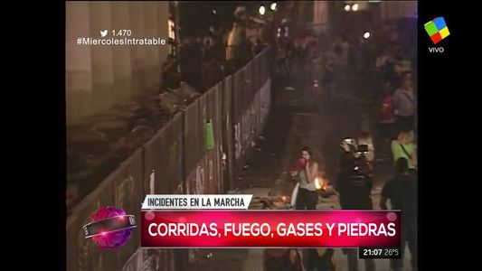 Incidentes en la marcha del Día de la Mujer: atacaron al equipo de América Noticias