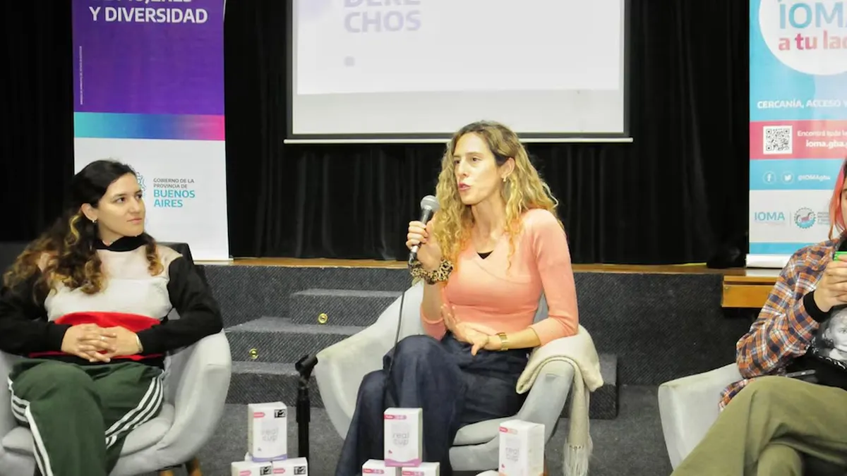 En sus redes sociales se presenta como licenciada en Comunicaci&oacute;n y profesora de yoga.