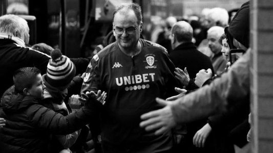El Leeds de Bielsa celebró el título con un triunfo y el Loco aseveró: Quisiera que la atención no se fije en mí