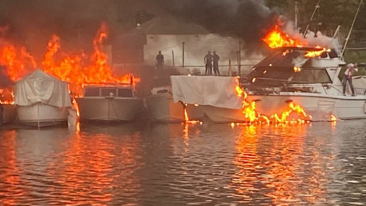 Un impactante incendio de cinco embarcaciones en Gualeguaychú dejó al menos seis heridos