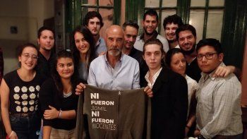 Gómez Centurión vende un buzo negacionista: No fueron 30 mil