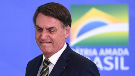 Mientras el COVID-19 pasó a ser la primera causa de muerte en Brasil, Bolsonaro lanzó un polémico protocolo