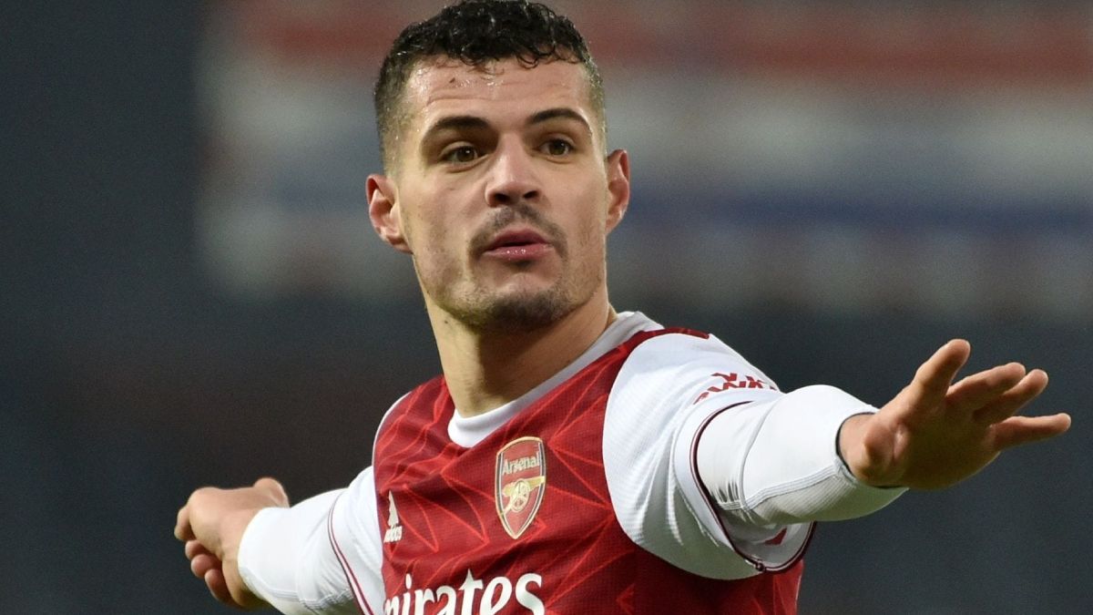 Xhaka se contagió de COVID-19 al no vacunarse.