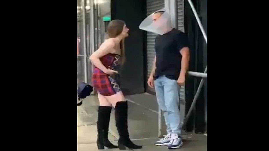 Video viral: le puso un cono de perro a su novio para que no mire a otras chicas